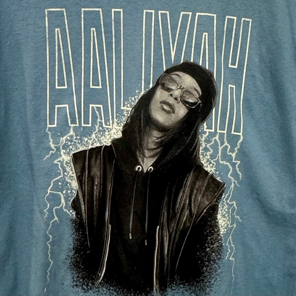Aaliyah B&W Photo Tribute Adult Tee T Shirt Sz Medium M Official Brand HTF NEW - Picture 3 of 7
